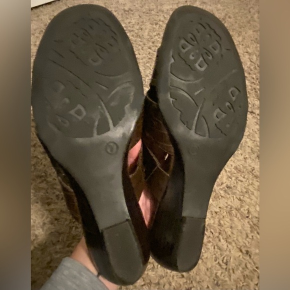 East 5th Brown Crocodile Slide Sandals, 7M - Picture 4 of 6